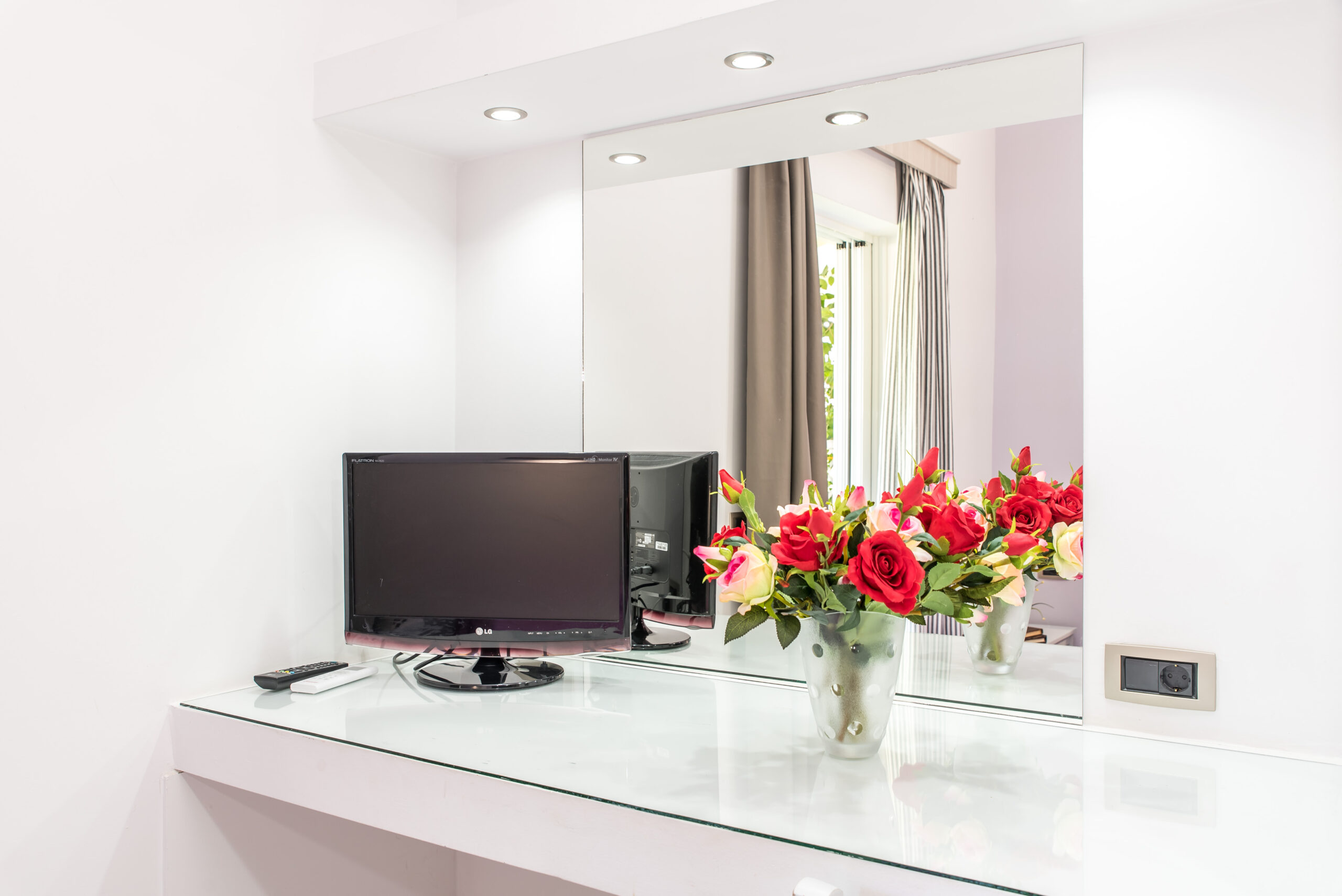 Double_Bedroom_Studio_Accessibility_Tom_&_John_center_Tsilivi (12)