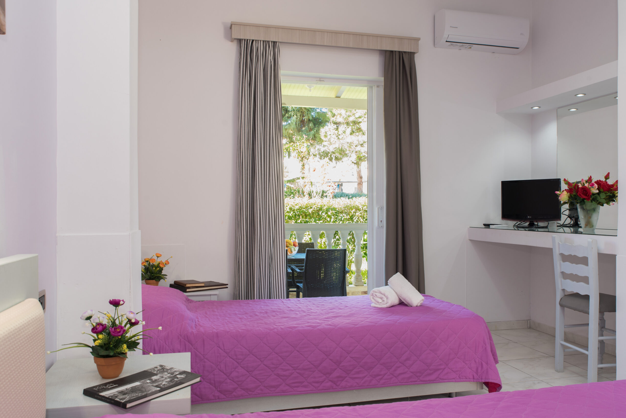 Double_Bedroom_Studio_Accessibility_Tom_&_John_center_Tsilivi (13)