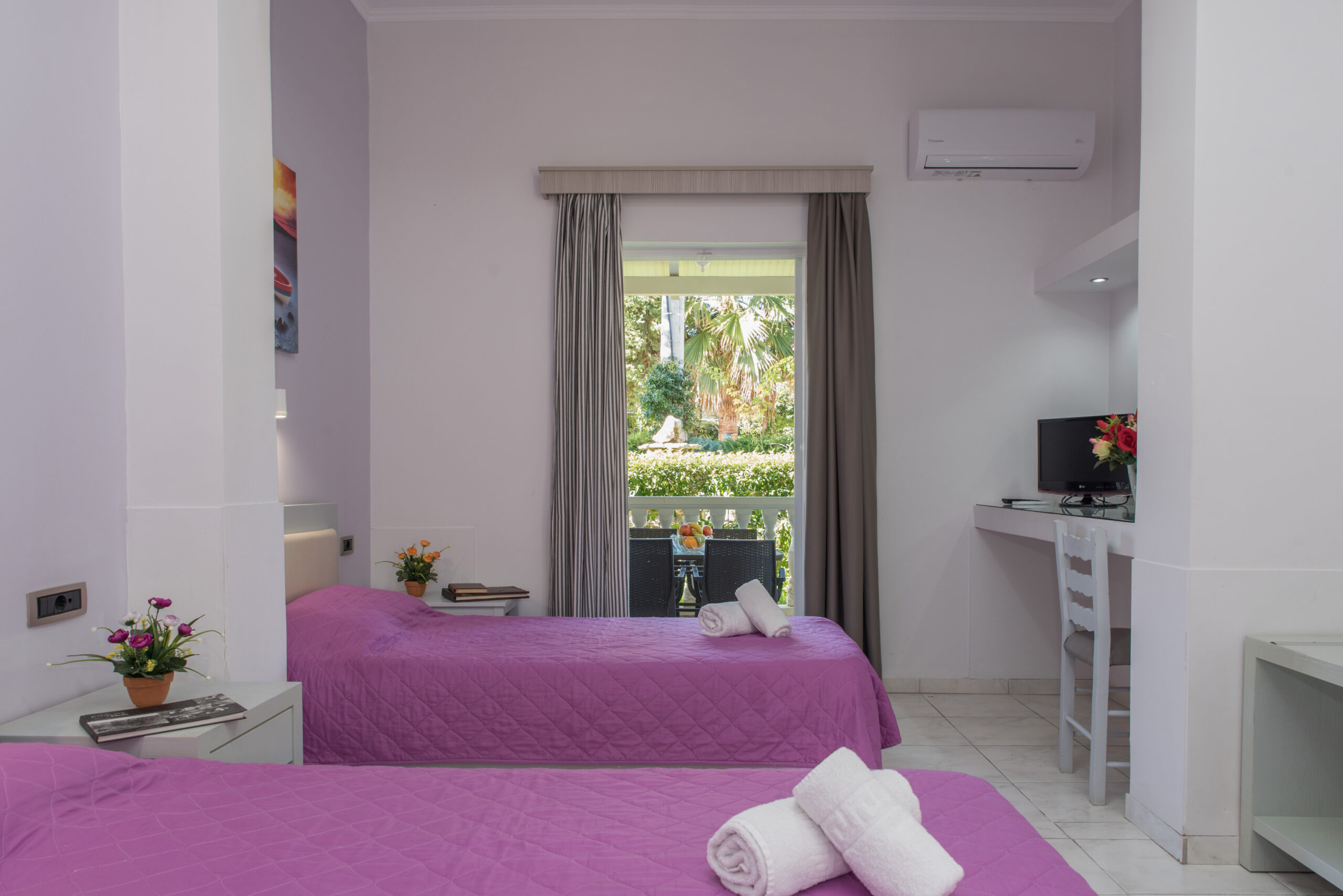 Double_Bedroom_Studio_Accessibility_Tom_&_John_center_Tsilivi (14)