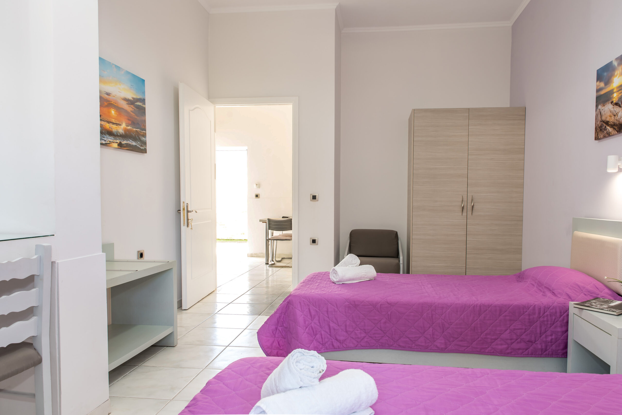 Double_Bedroom_Studio_Accessibility_Tom_&_John_center_Tsilivi (15)