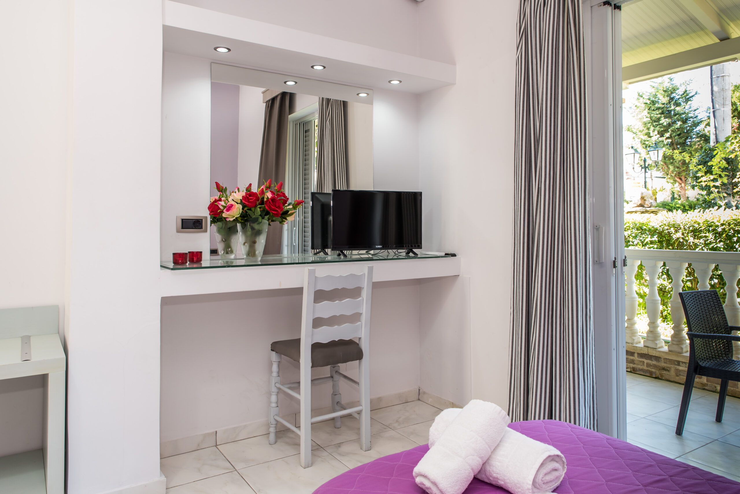 Double_Bedroom_Studio_Accessibility_Tom_&_John_center_Tsilivi (2)