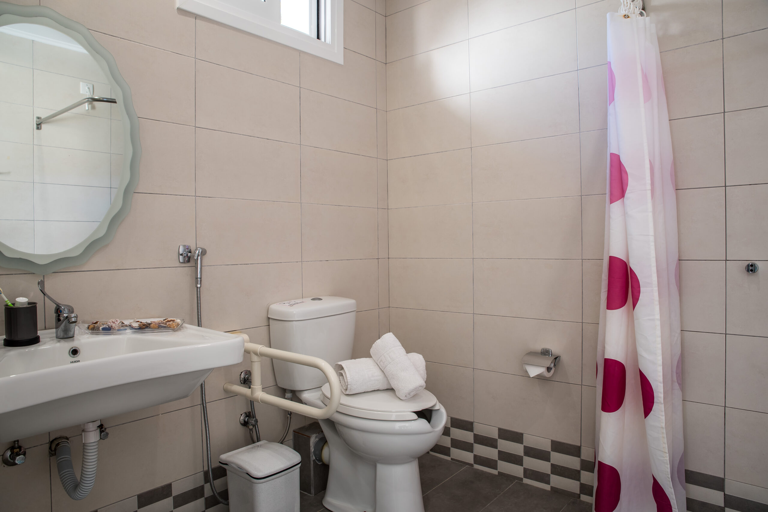Double_Bedroom_Studio_Accessibility_Tom_&_John_center_Tsilivi (5)