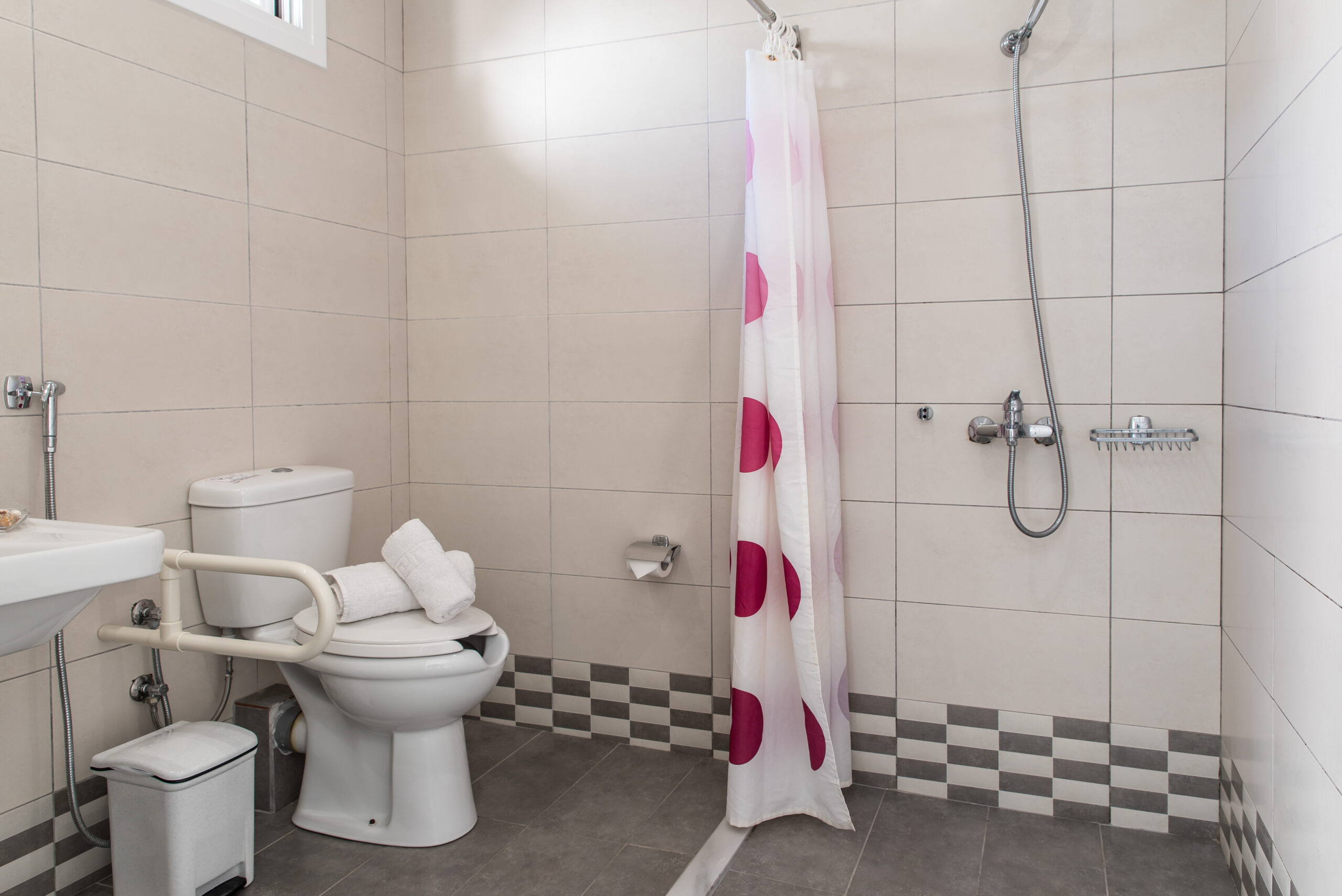 Double_Bedroom_Studio_Accessibility_Tom_&_John_center_Tsilivi (7)