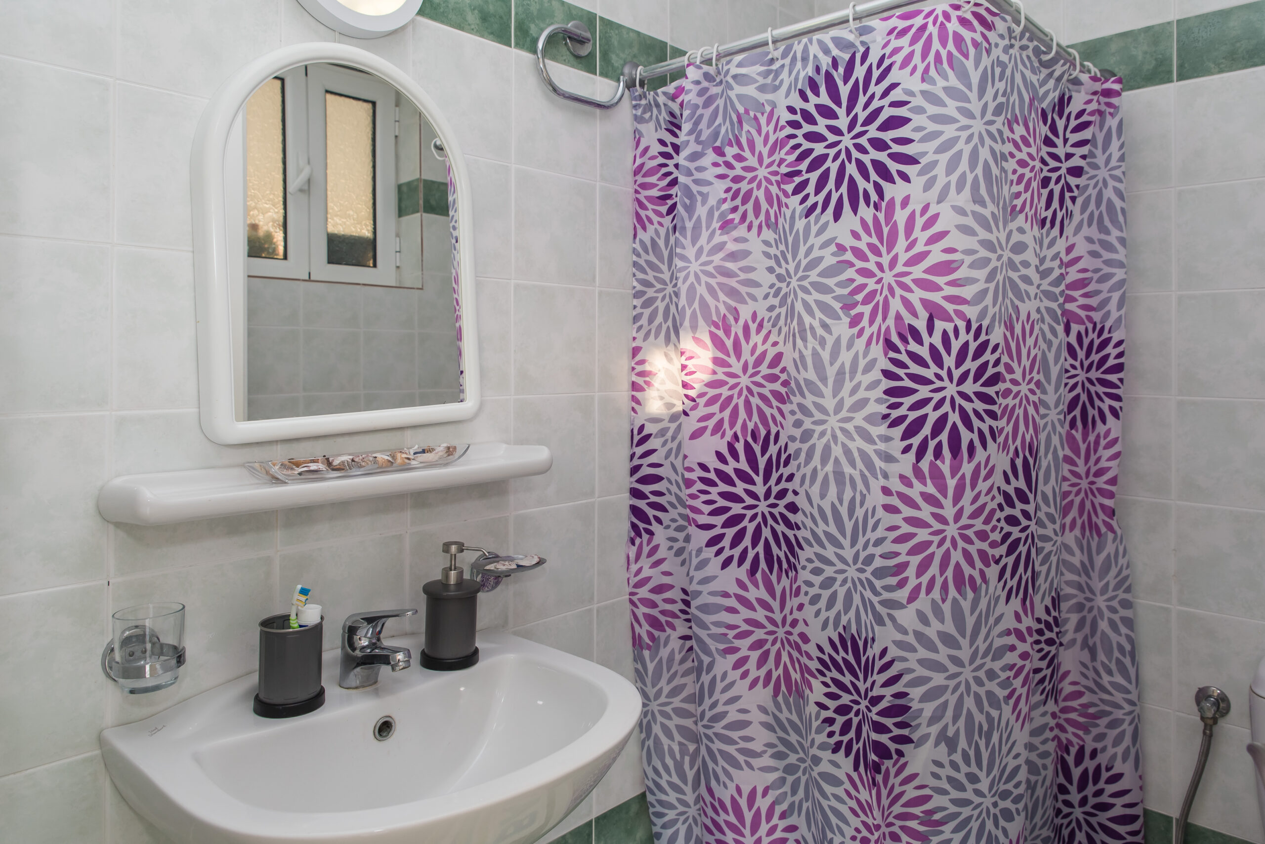 Double_Bedroom_Studio_Tom_&_John_center_Tsilivi (1)