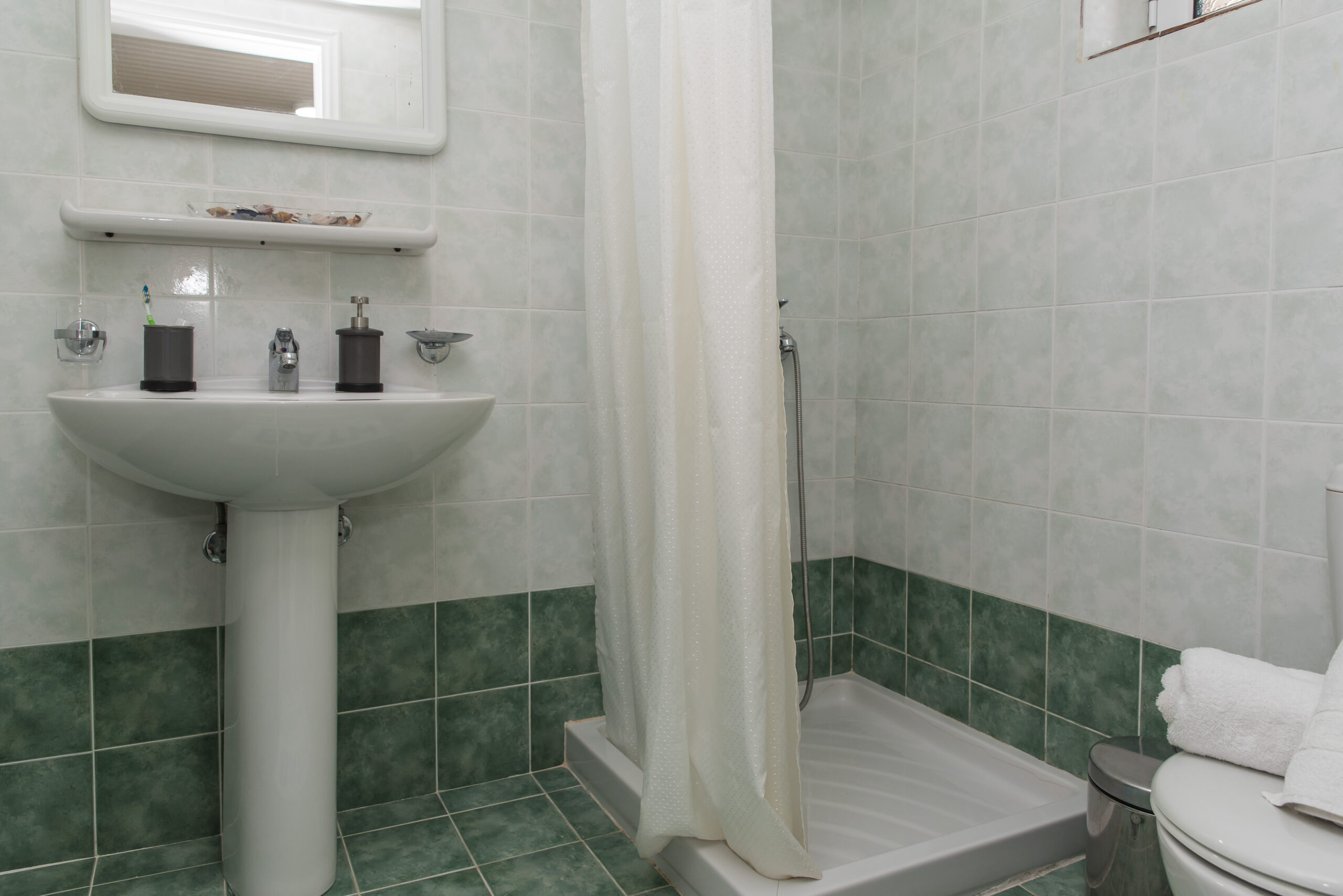 Double_Bedroom_Studio_Tom_&_John_center_Tsilivi (10)