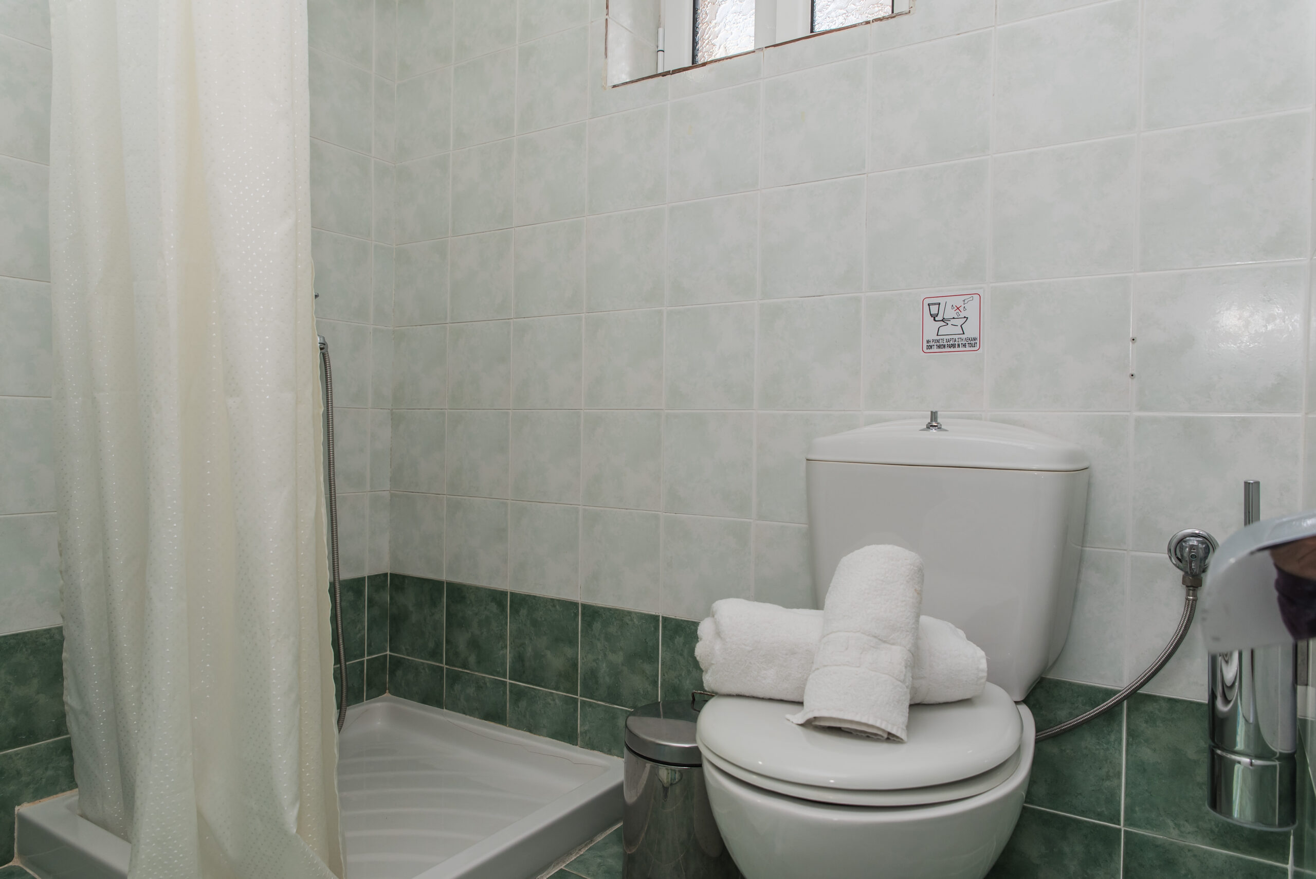 Double_Bedroom_Studio_Tom_&_John_center_Tsilivi (11)