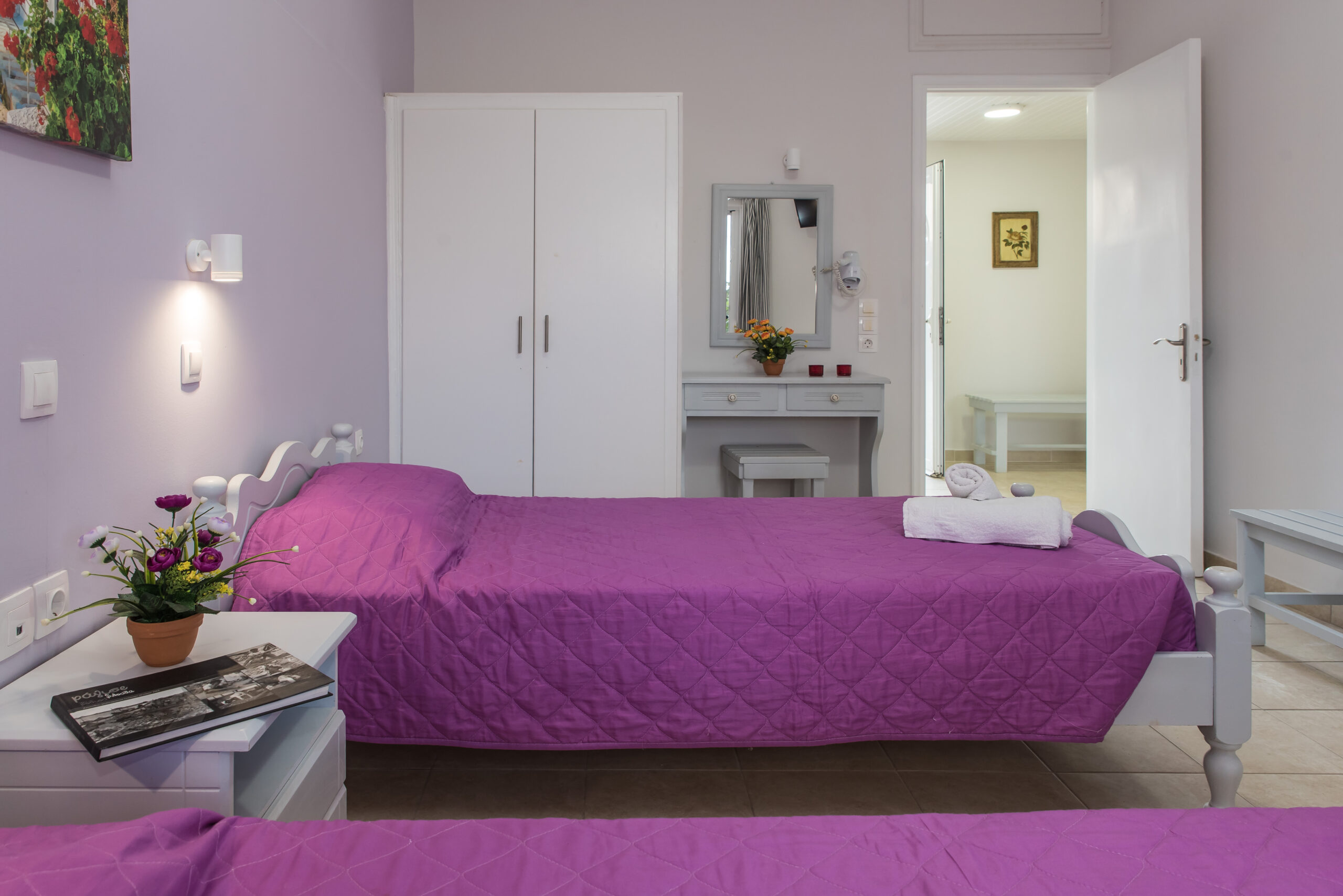 Double_Bedroom_Studio_Tom_&_John_center_Tsilivi (13)