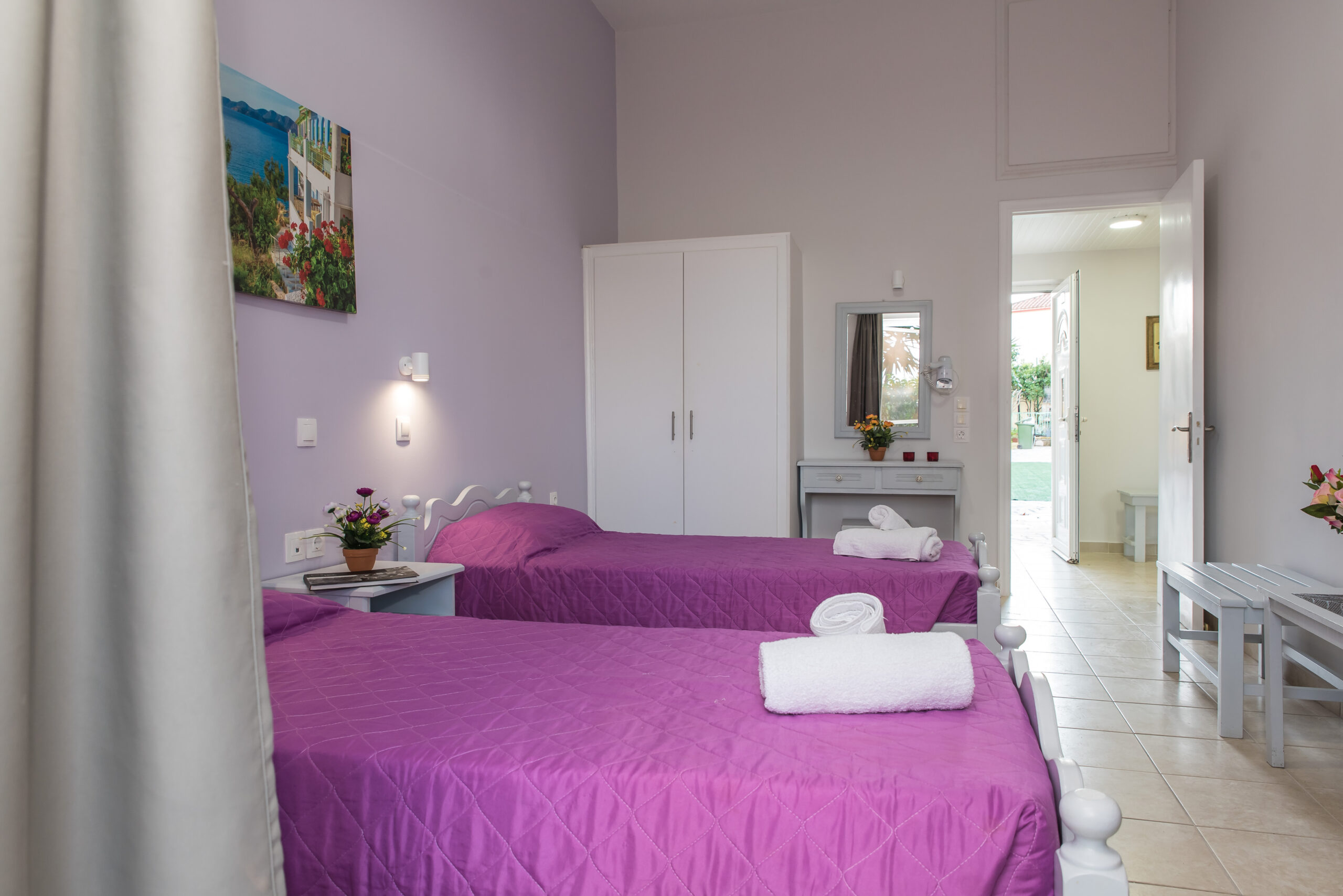 Double_Bedroom_Studio_Tom_&_John_center_Tsilivi (14)