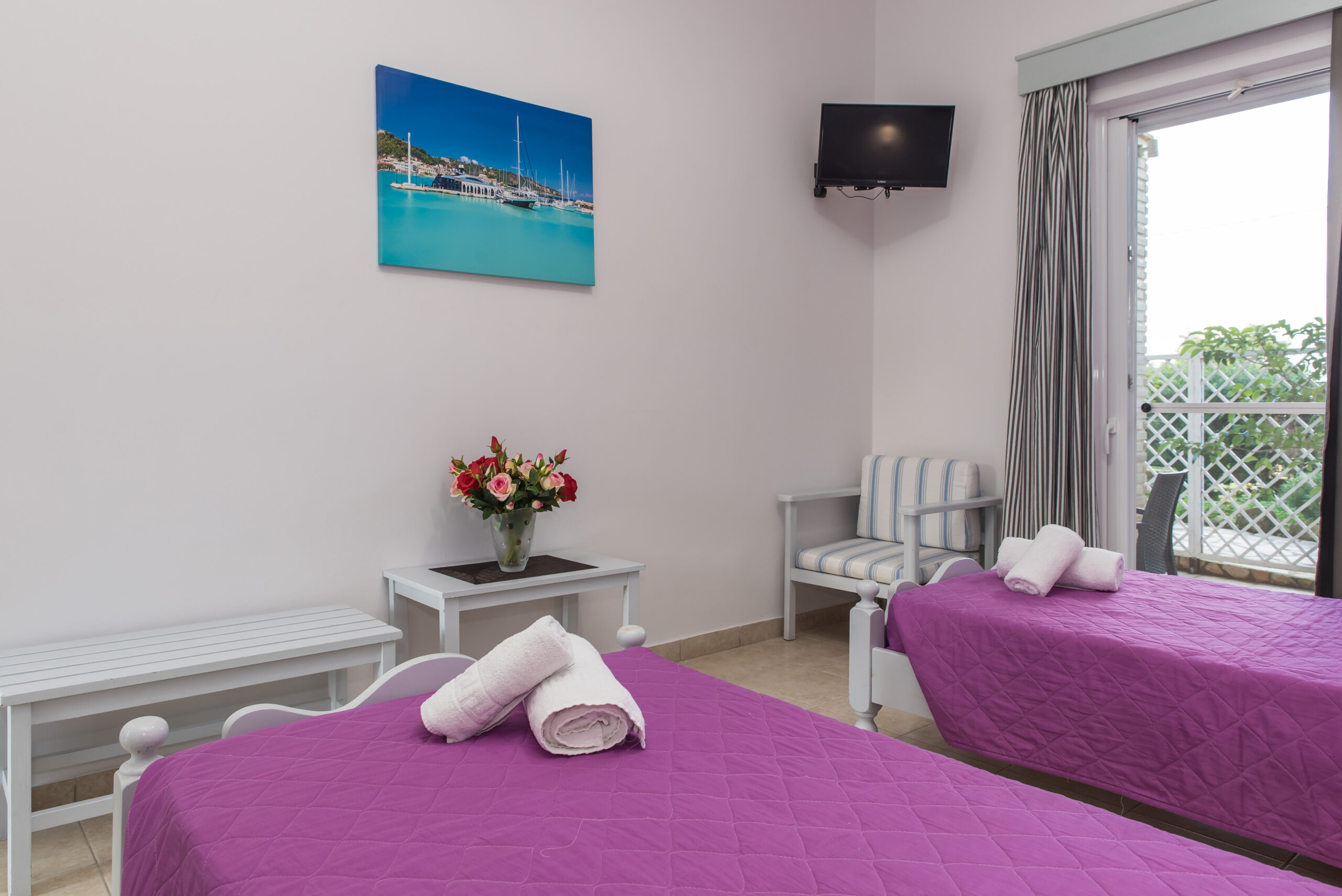 Double_Bedroom_Studio_Tom_&_John_center_Tsilivi (15)