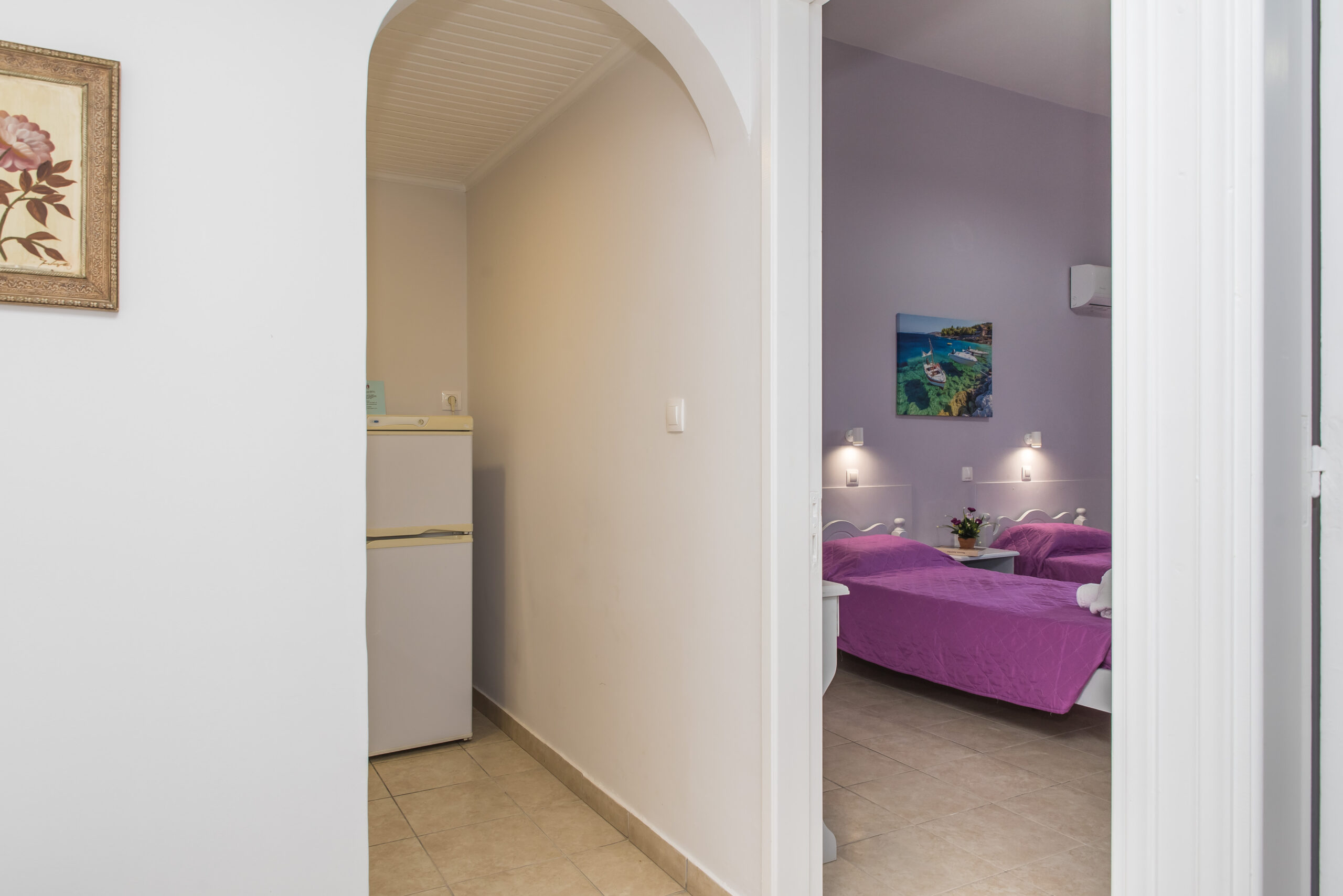 Double_Bedroom_Studio_Tom_&_John_center_Tsilivi (17)