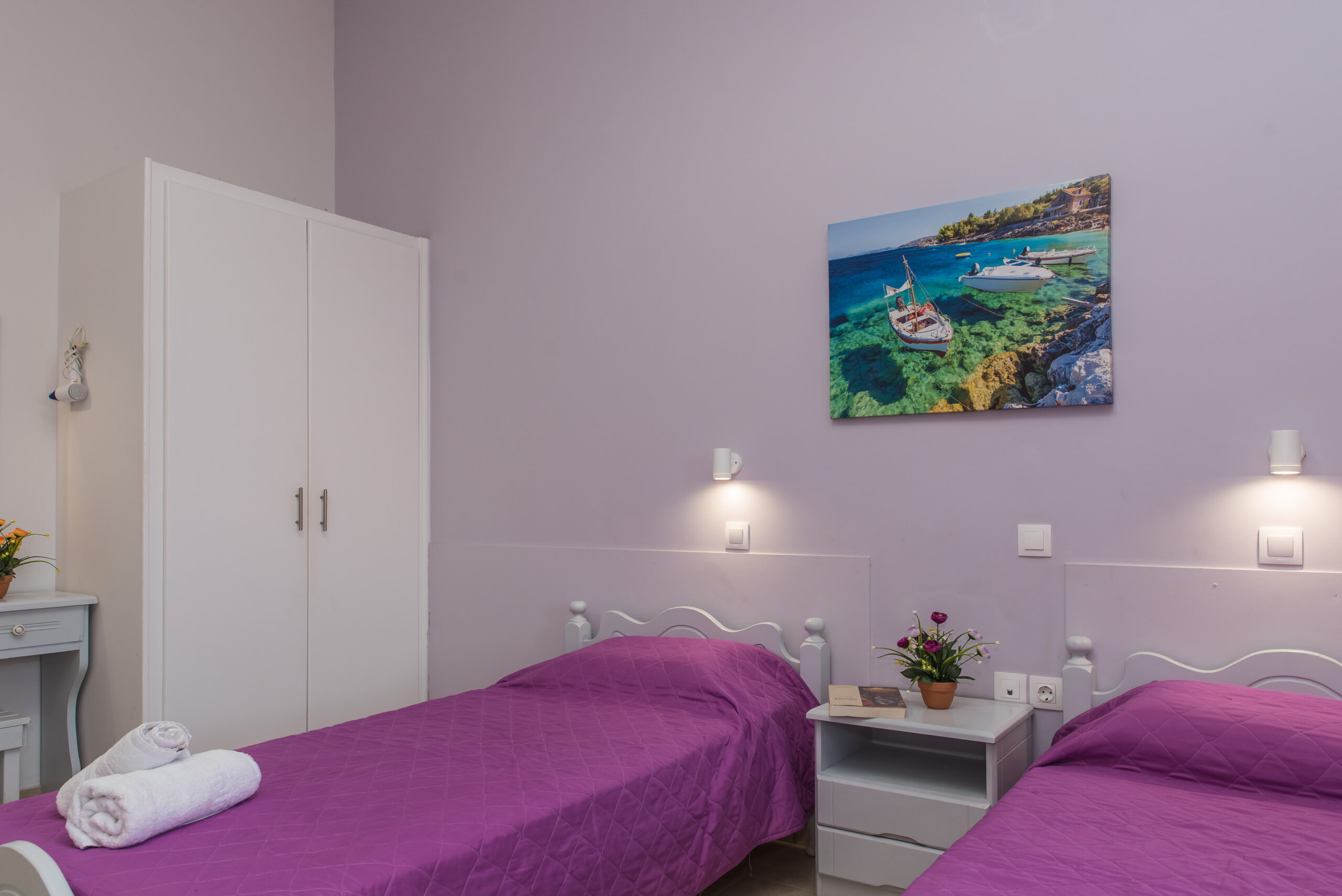 Double_Bedroom_Studio_Tom_&_John_center_Tsilivi (19)