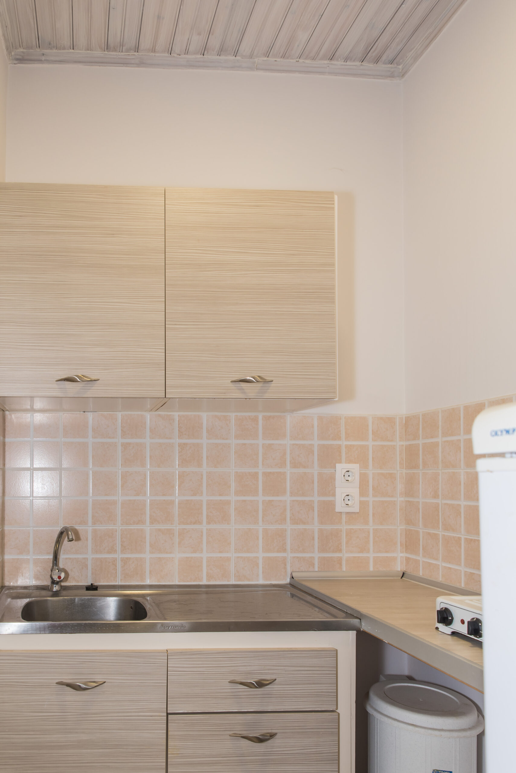 Double_Bedroom_Studio_Tom_&_John_center_Tsilivi (2)