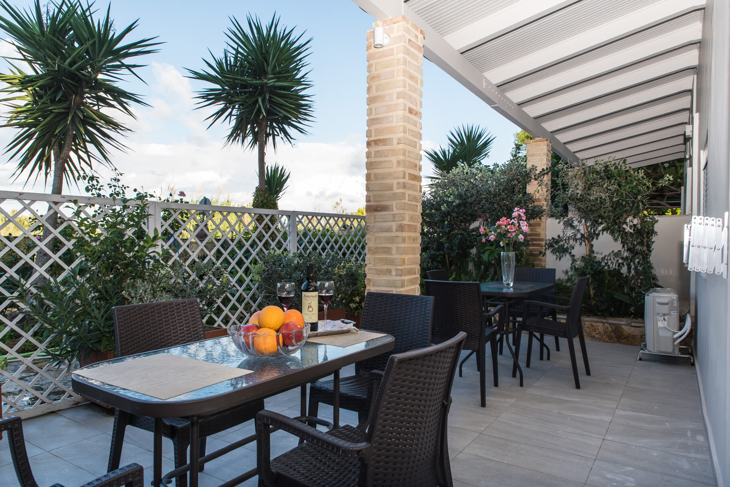 Double_Bedroom_Studio_Tom_&_John_center_Tsilivi (21)