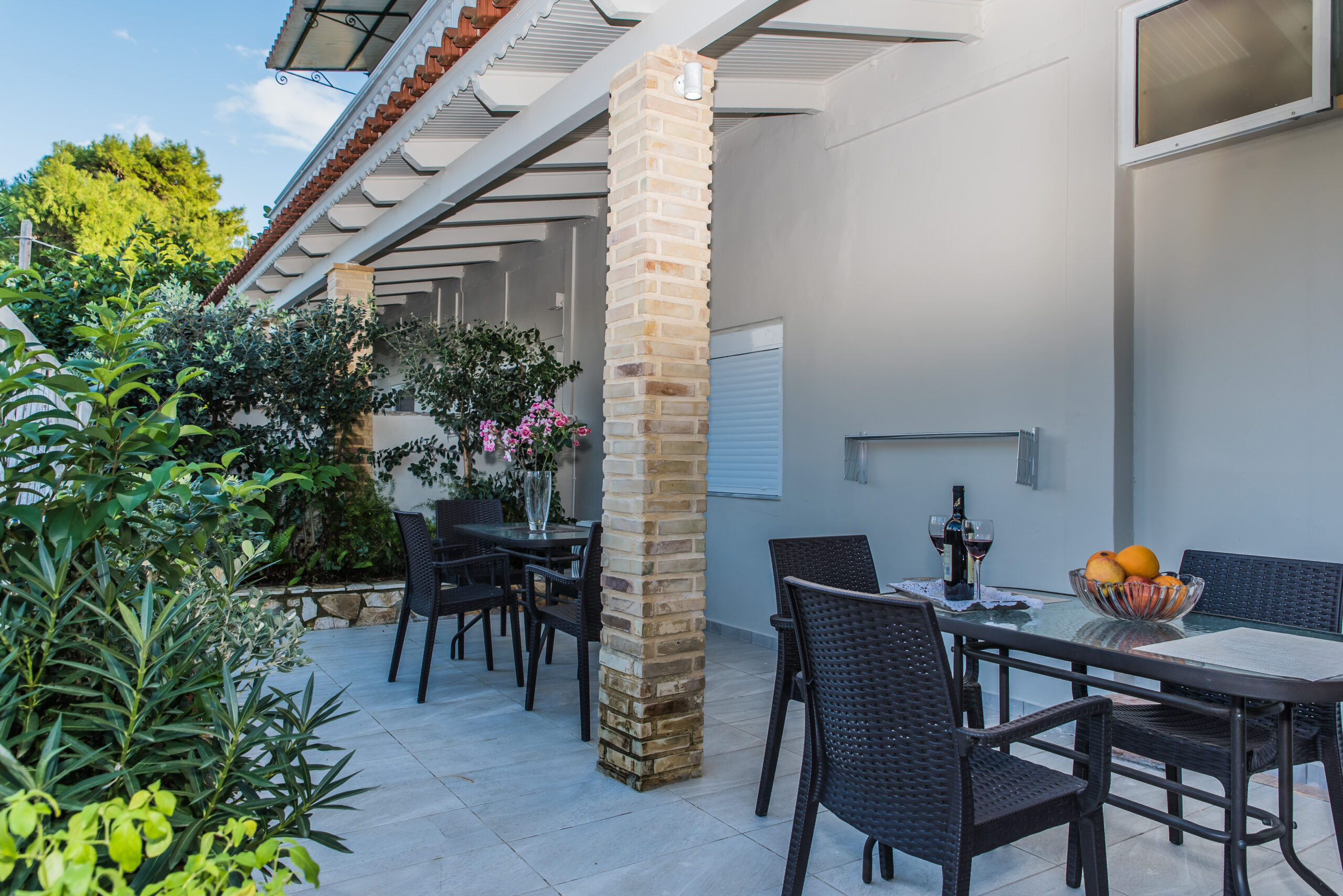 Double_Bedroom_Studio_Tom_&_John_center_Tsilivi (22)