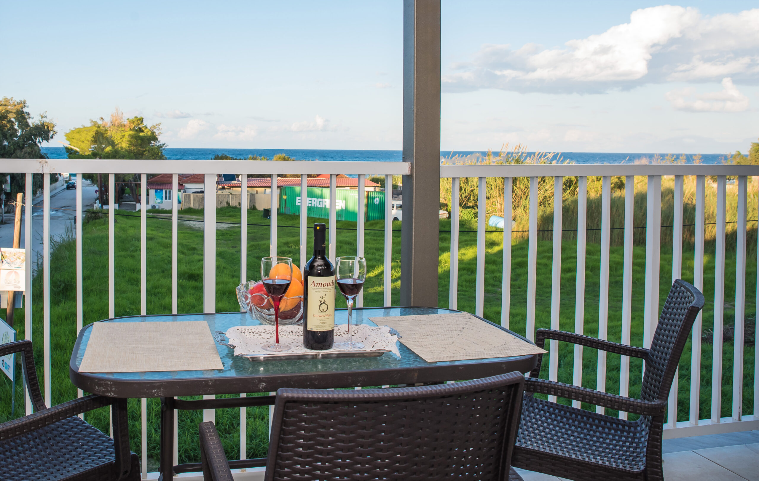 Double_Bedroom_Studio_Tom_&_John_center_Tsilivi (24)