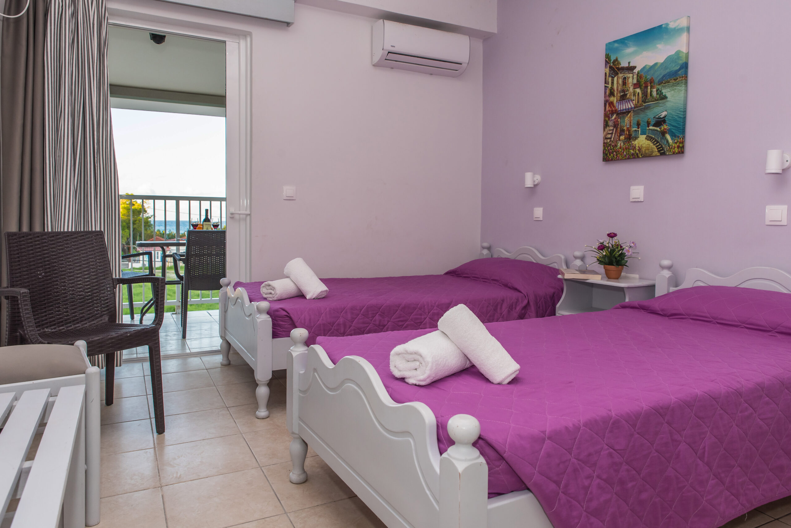 Double_Bedroom_Studio_Tom_&_John_center_Tsilivi (25)