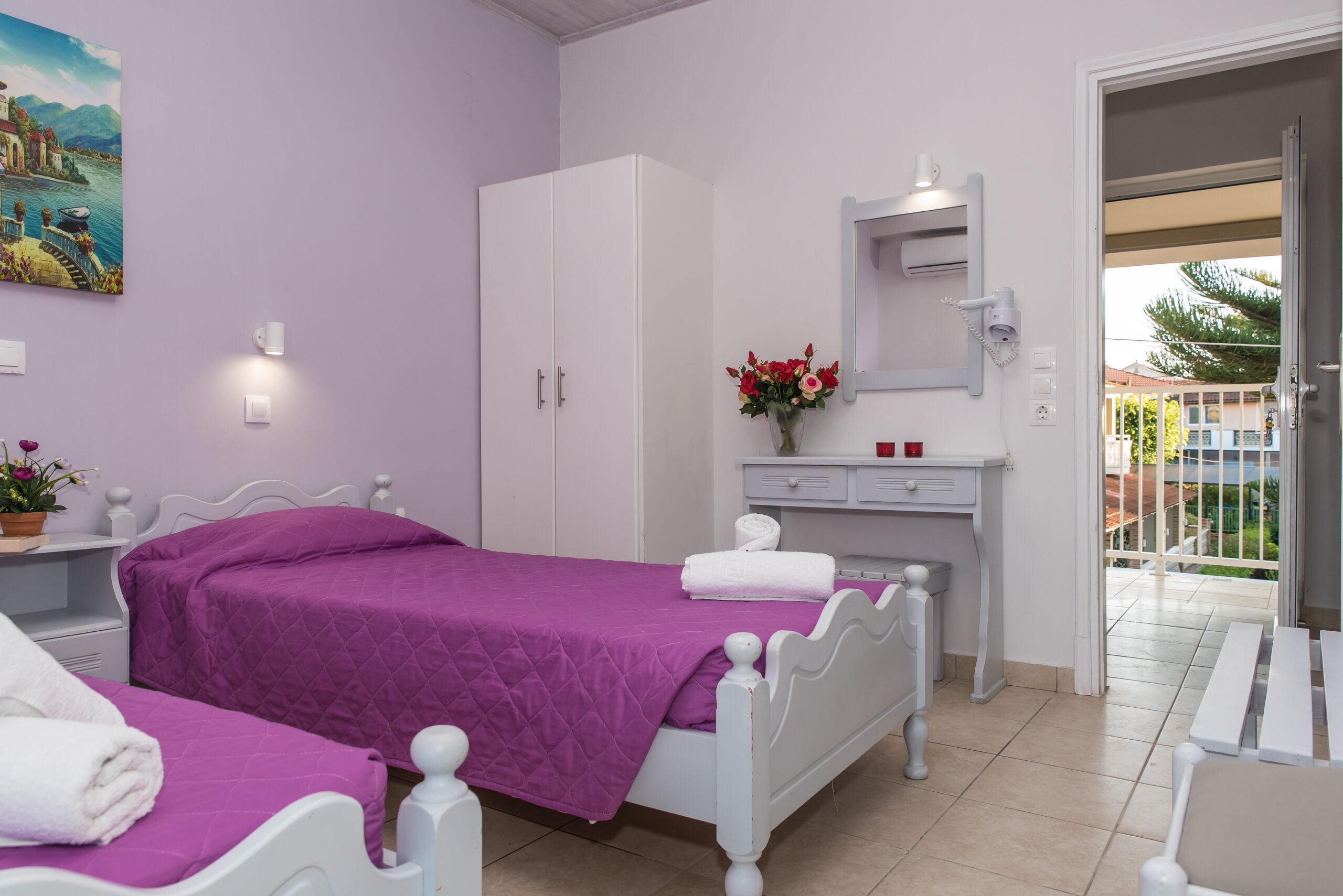 Double_Bedroom_Studio_Tom_&_John_center_Tsilivi (27)