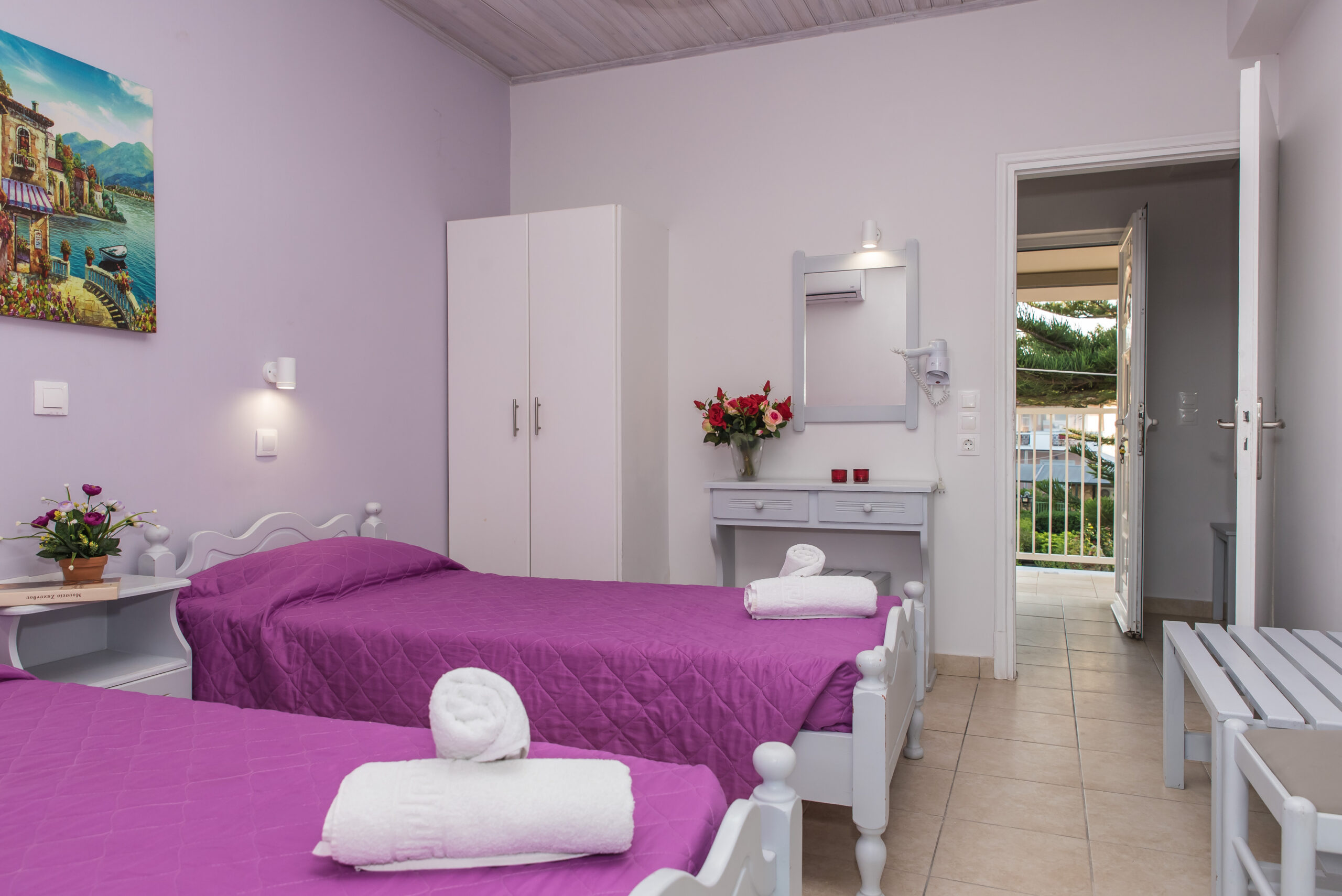 Double_Bedroom_Studio_Tom_&_John_center_Tsilivi (29)