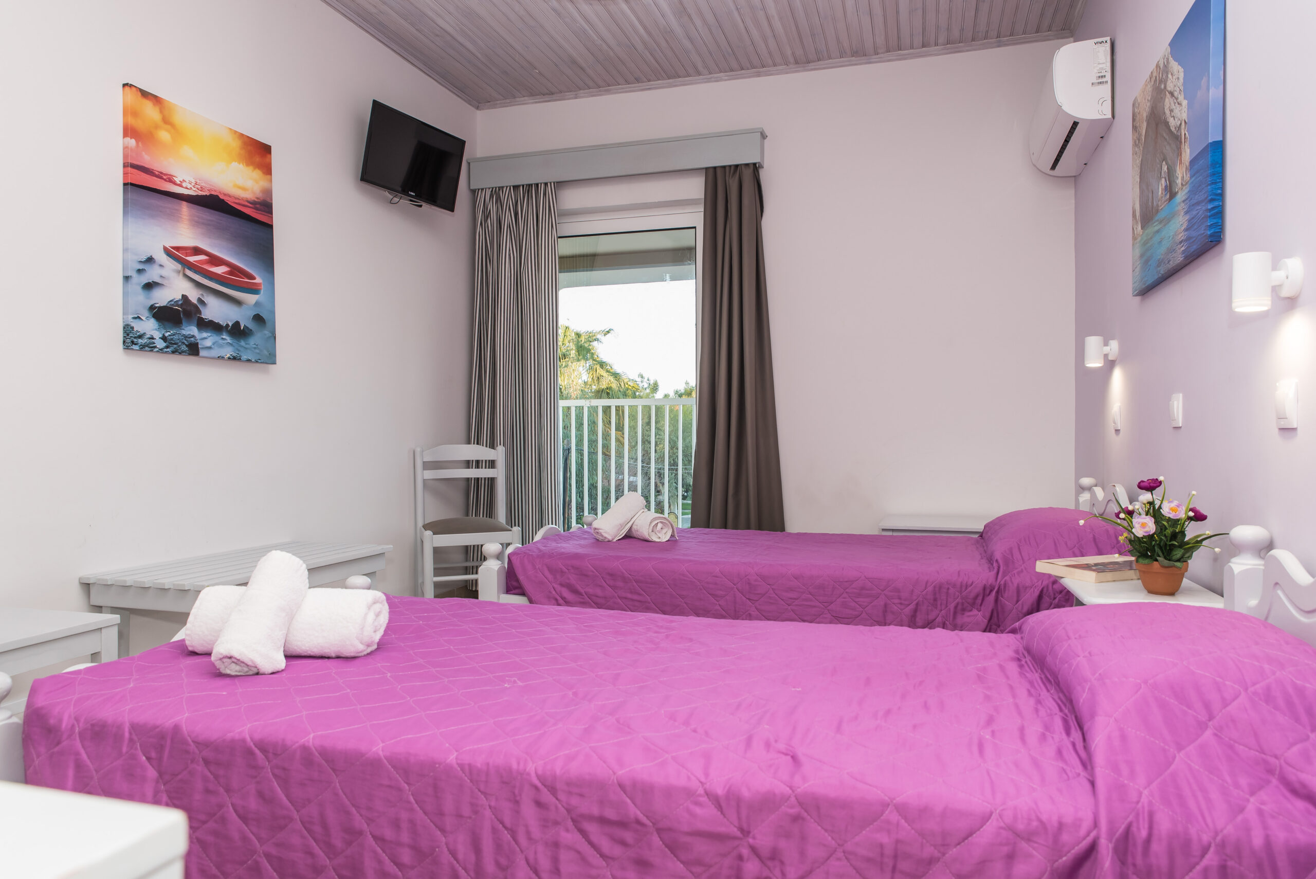 Double_Bedroom_Studio_Tom_&_John_center_Tsilivi (4)