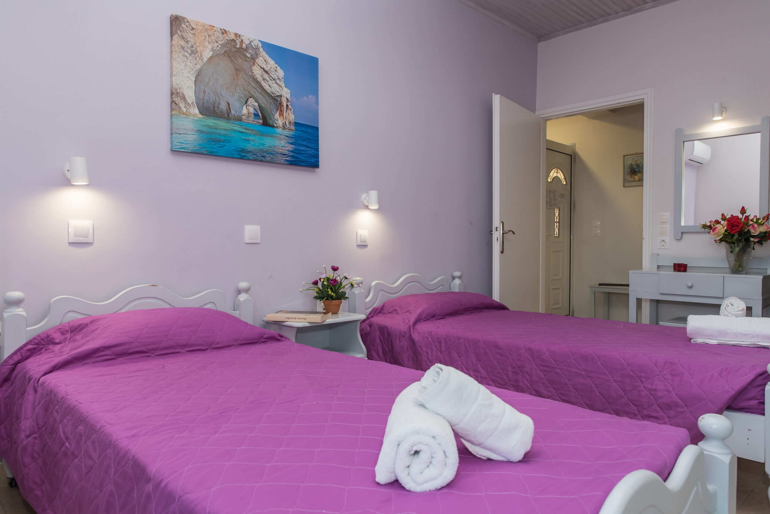 Double_Bedroom_Studio_Tom_&_John_center_Tsilivi (6)