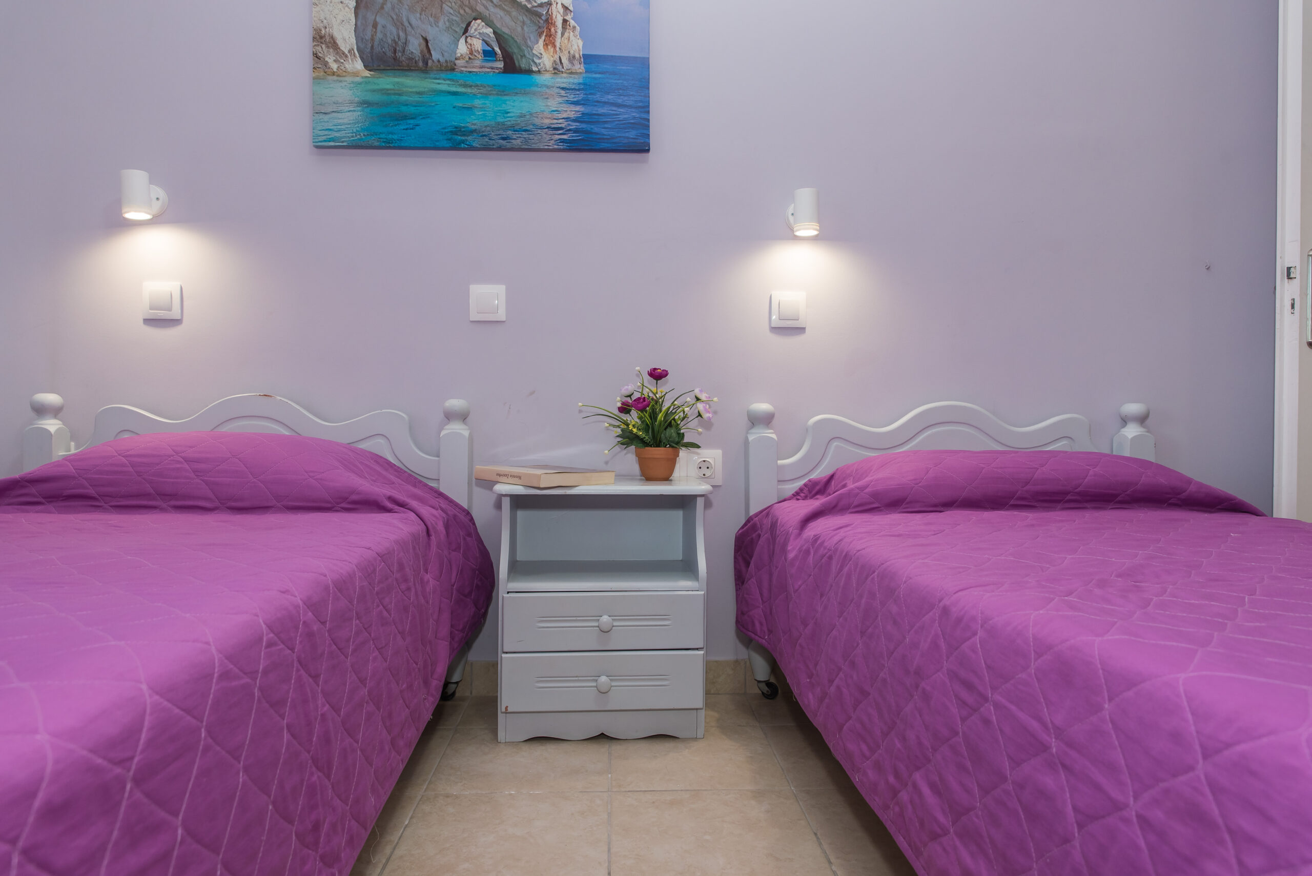 Double_Bedroom_Studio_Tom_&_John_center_Tsilivi (8)