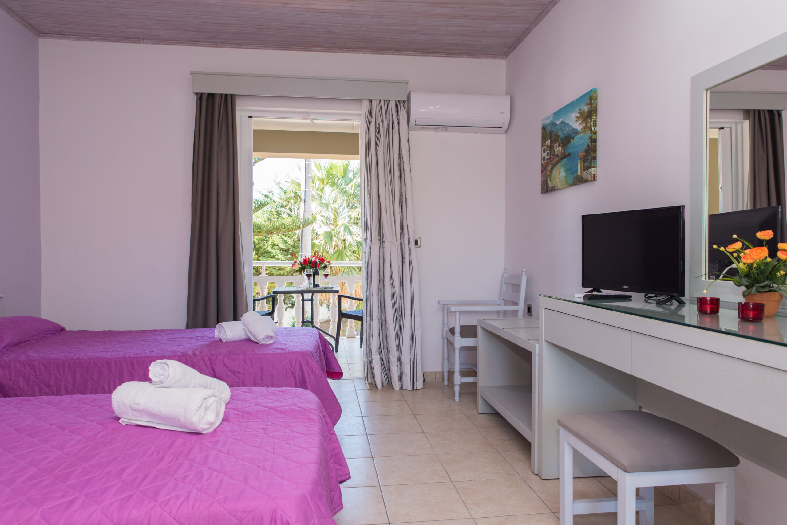 Single_Bedroom_Studio_Tom_&_John_center_Tsilivi (14)