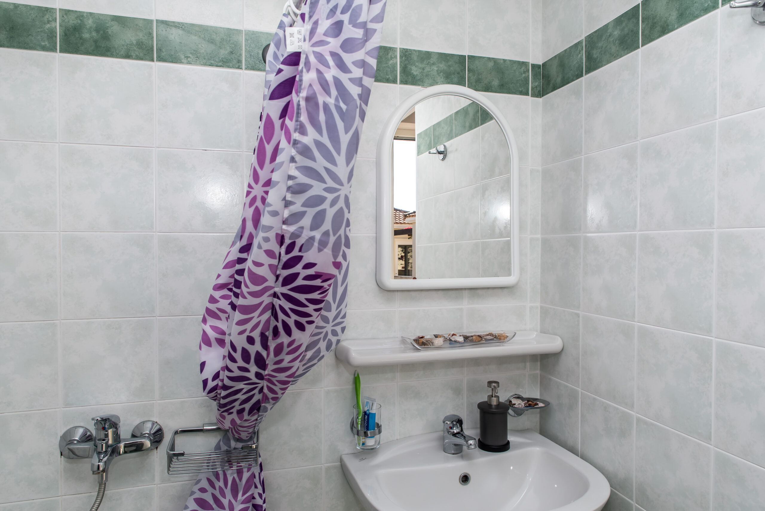 Single_Bedroom_Studio_Tom_&_John_center_Tsilivi (2)