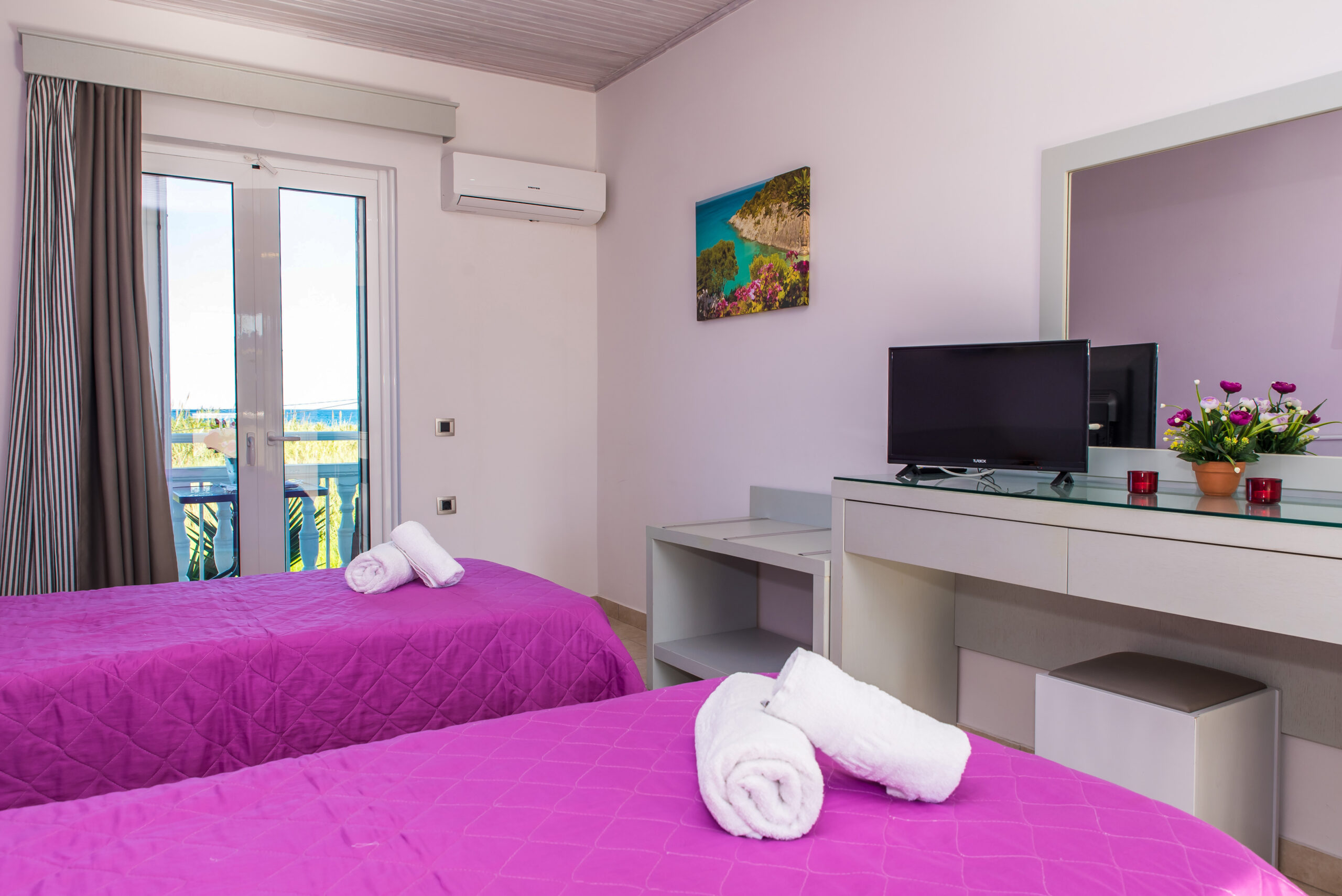 Single_Bedroom_Studio_Tom_&_John_center_Tsilivi (4)