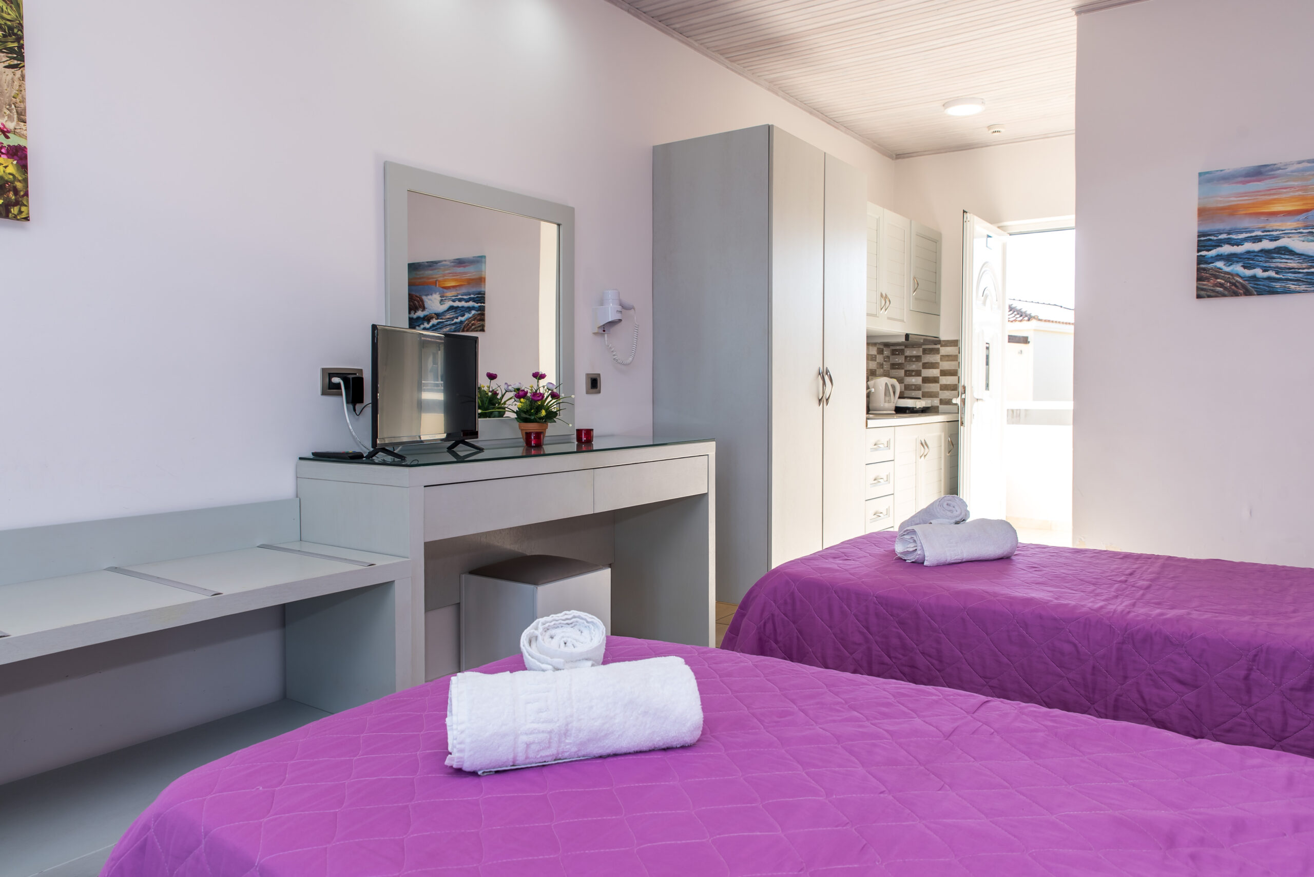 Single_Bedroom_Studio_Tom_&_John_center_Tsilivi (6)