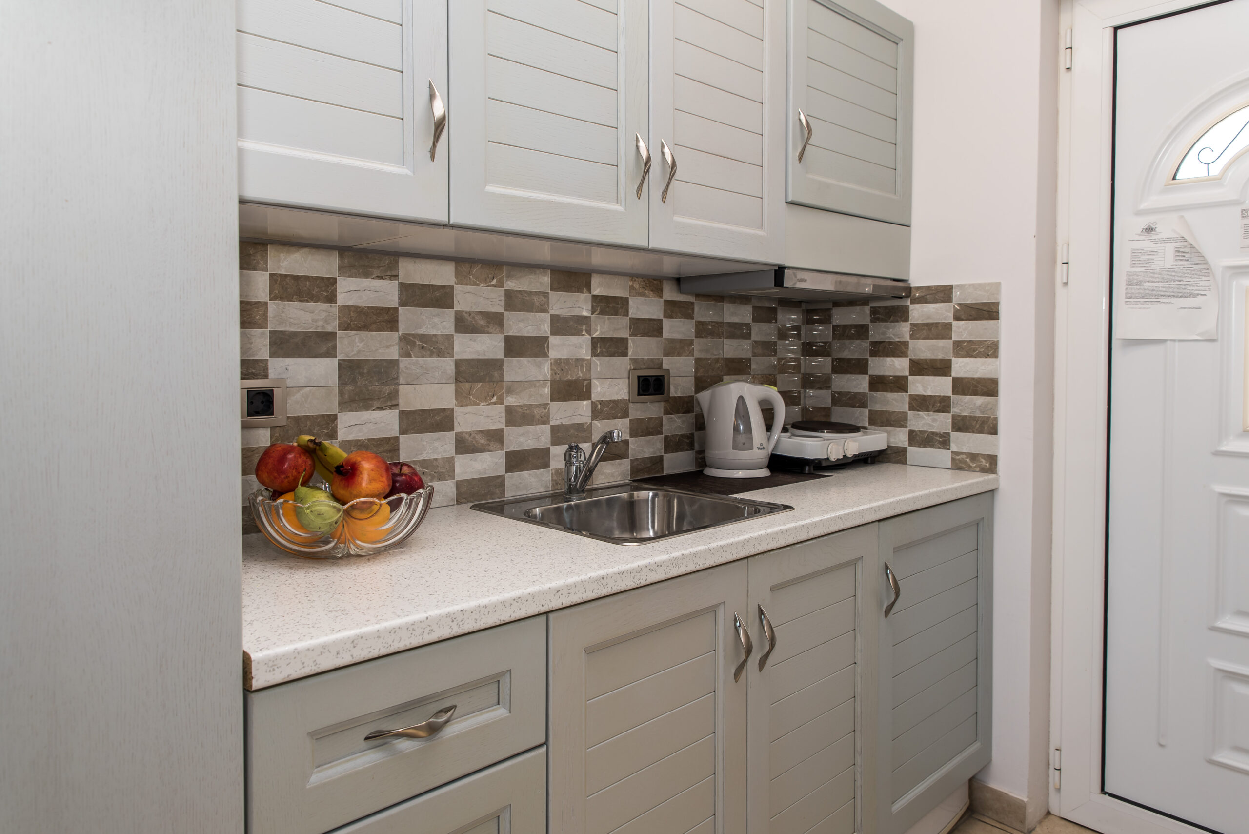 Single_Bedroom_Studio_Tom_&_John_center_Tsilivi (9)